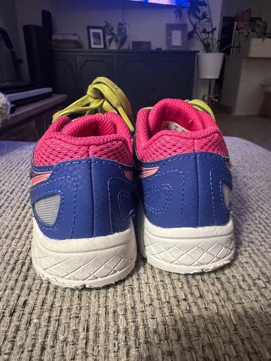 Saucony Kids Blue Sneakers with Pink Trim and Yellow Laces Size 11 - Picture 4 of 6